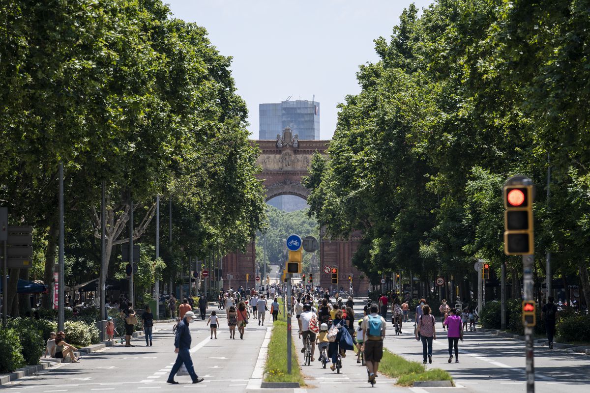 Время в барселоне. SR. Parade Cata Barcelona.